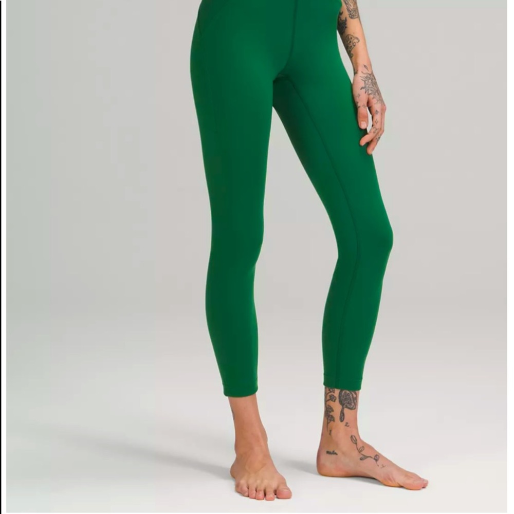 Lululemon set in Everglade Green.
